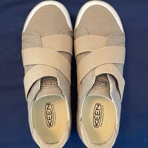 Keen 9.5 athletic shoe